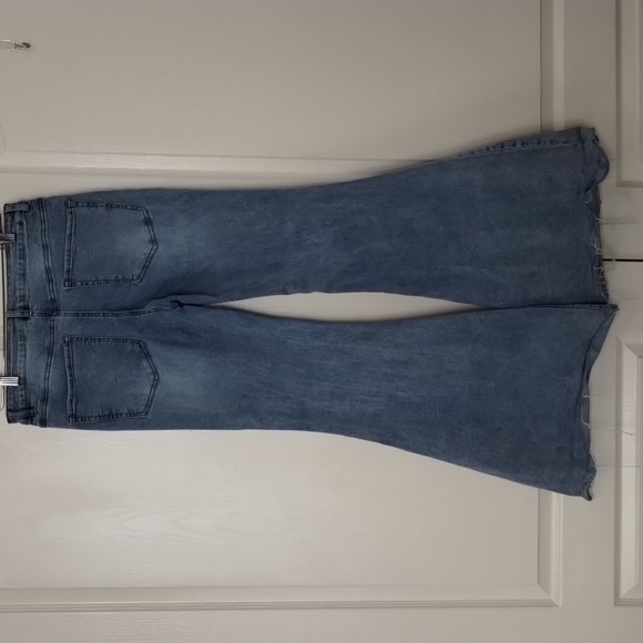 Forever 21 High waist extreme flare light wash jeans, raw hem, size 30 - Picture 6 of 13